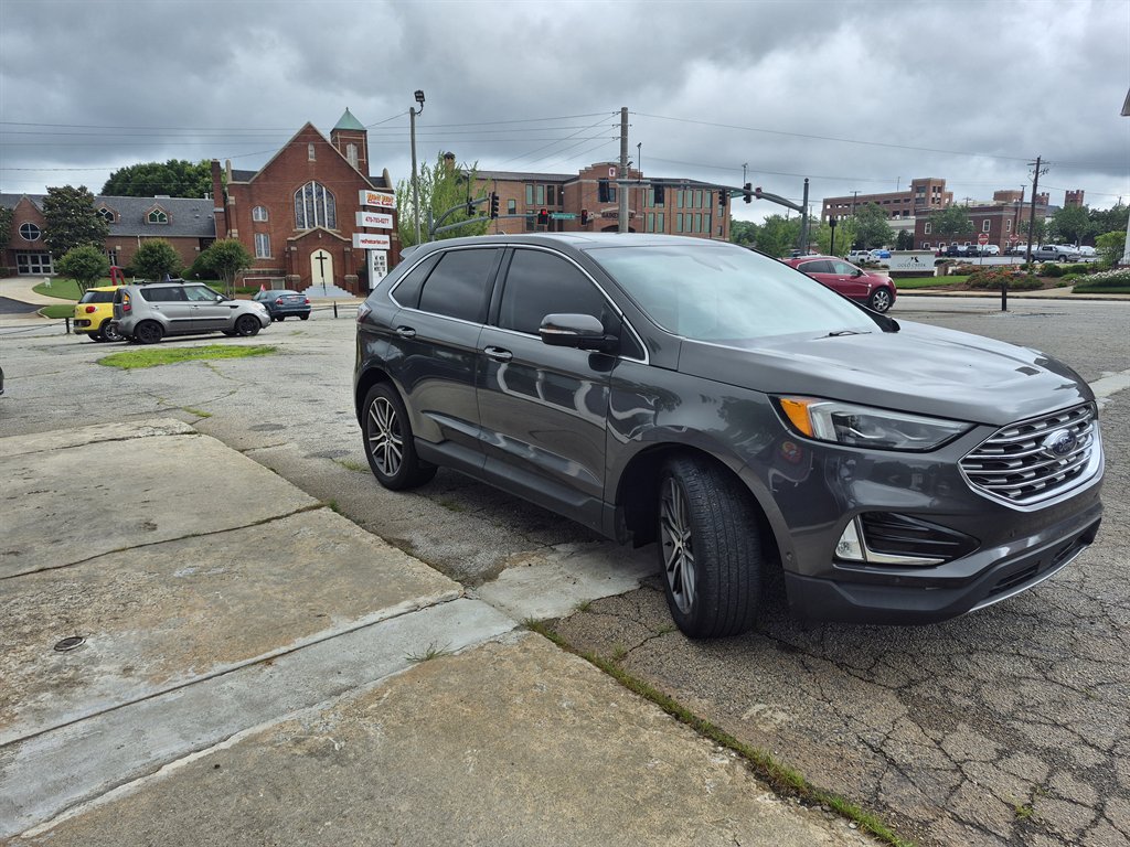 2019 Ford Edge Titanium's photo