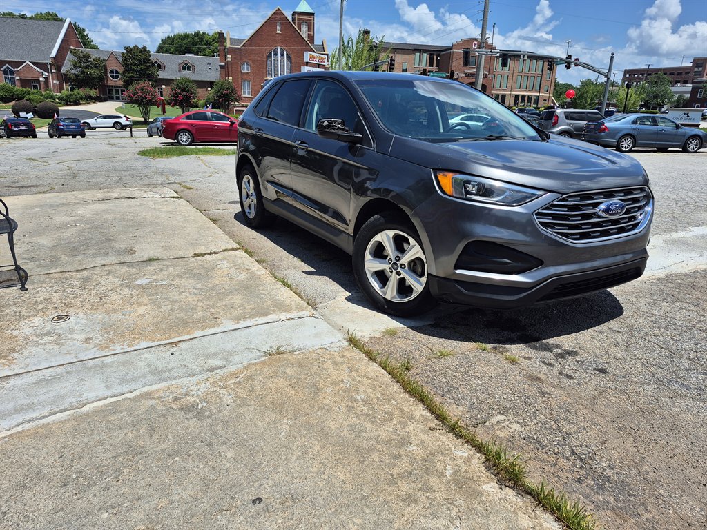 2019 Ford Edge SE's photo